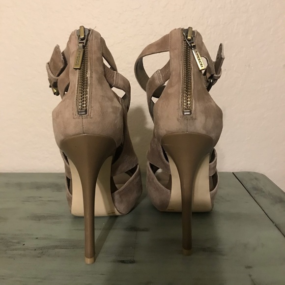 BCBG Bg Quod size 6.5 color taupe suede/ calf - Picture 3 of 4